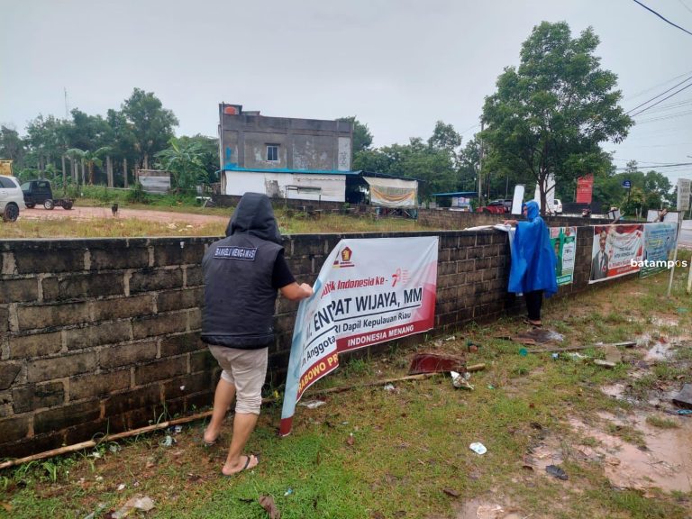 Langgar Aturan, APK Peserta Pemilu Kembali Ditertibkan