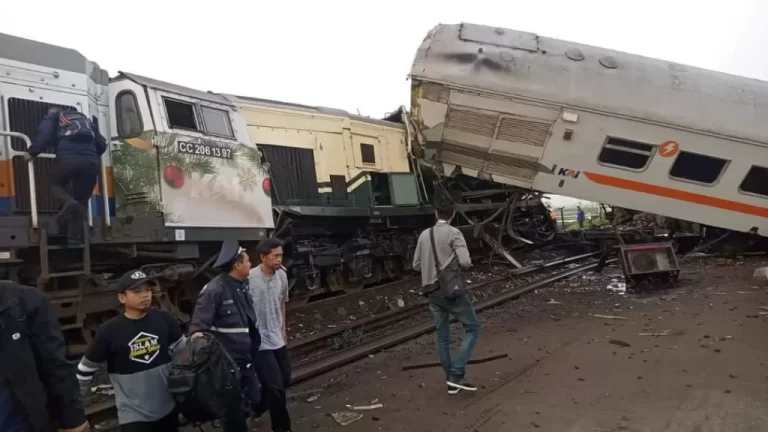 Kecelakaan Kereta di Cicalengka, KA Turangga Bertabrakan dengan Kereta Lokal Bandung Raya
