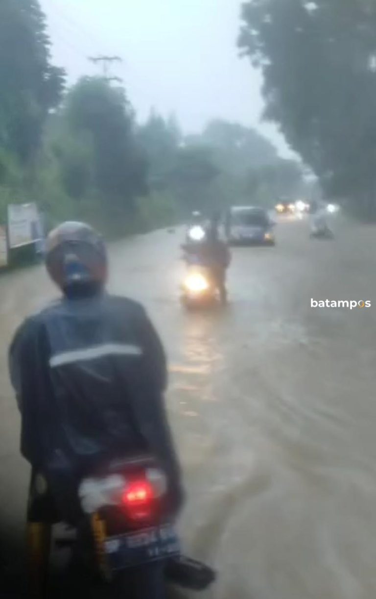Jalan Km 18 arah Kijang, Bintan Timur Tergenang Air, Ada Empat Titik Banjir di Kelurahan Sei Lekop, Kijang
