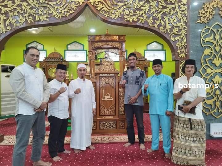 BRK Syariah Serahkan Bantuan Mimbar