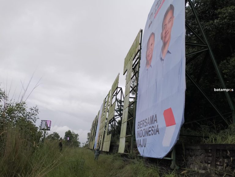 Baliho Prabowo Gibran di Welcome To Batam Diturunkan, Ini Penjelasan Bawaslu Kepri