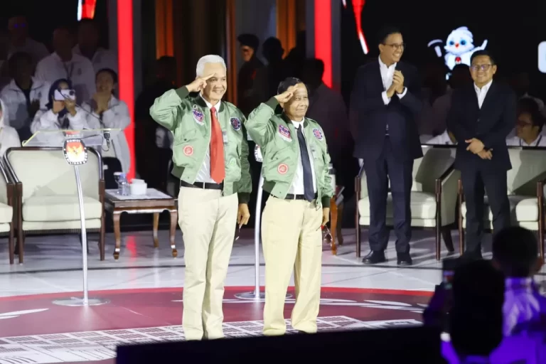 Ganjar Pranowo Sarankan Mahfud MD Mundur dari Jabatan Menteri