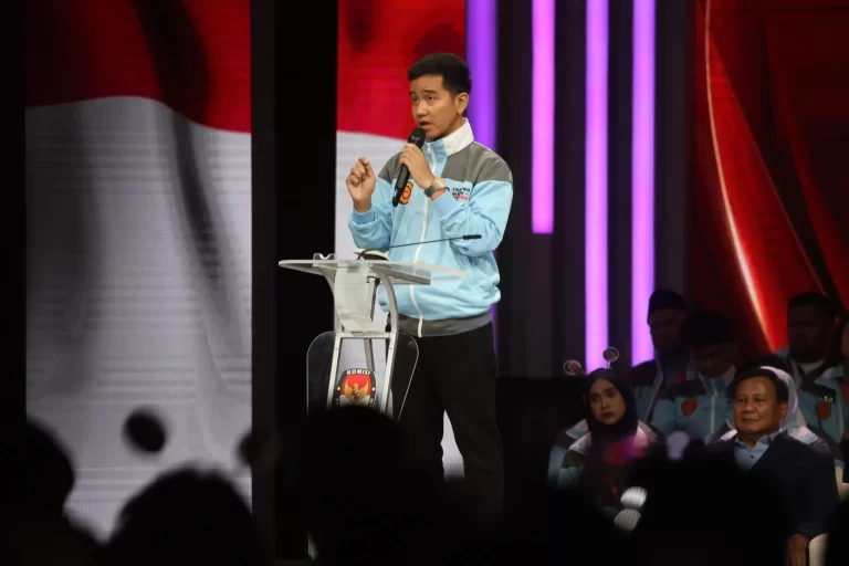 Gibran Tanya Soal Inflasi Hijau, Mahfud MD Enggan Menjawab