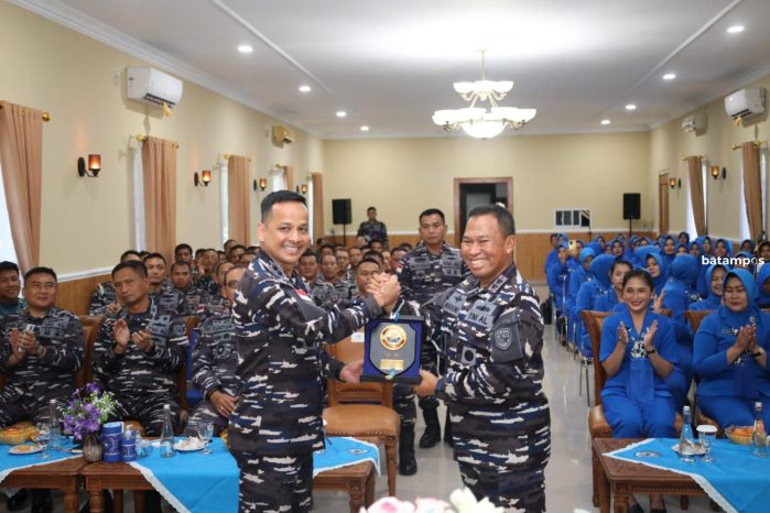 Kunker ke Lanal, Panglima Korarmada I Disambut Bupati Karimun