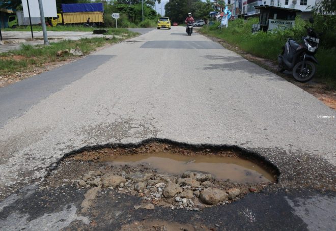 Jalan Rusak dan Berlubang Semakin Banyak