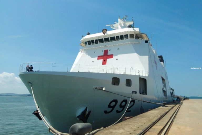 Singgah di Batam, KRI dr Radjiman Wedyoningrat Bawa 242,6 Ton Bantuan Kemanusiaan untuk Palestina