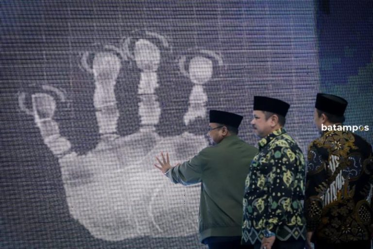 Menag Yaqut Luncurkan Program Cambridge di Batam