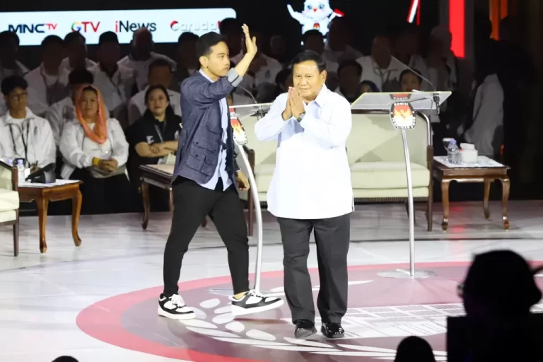 Tak Salaman Usai Debat, Prabowo: Dia Nggak Datang, Saya Lebih Senior