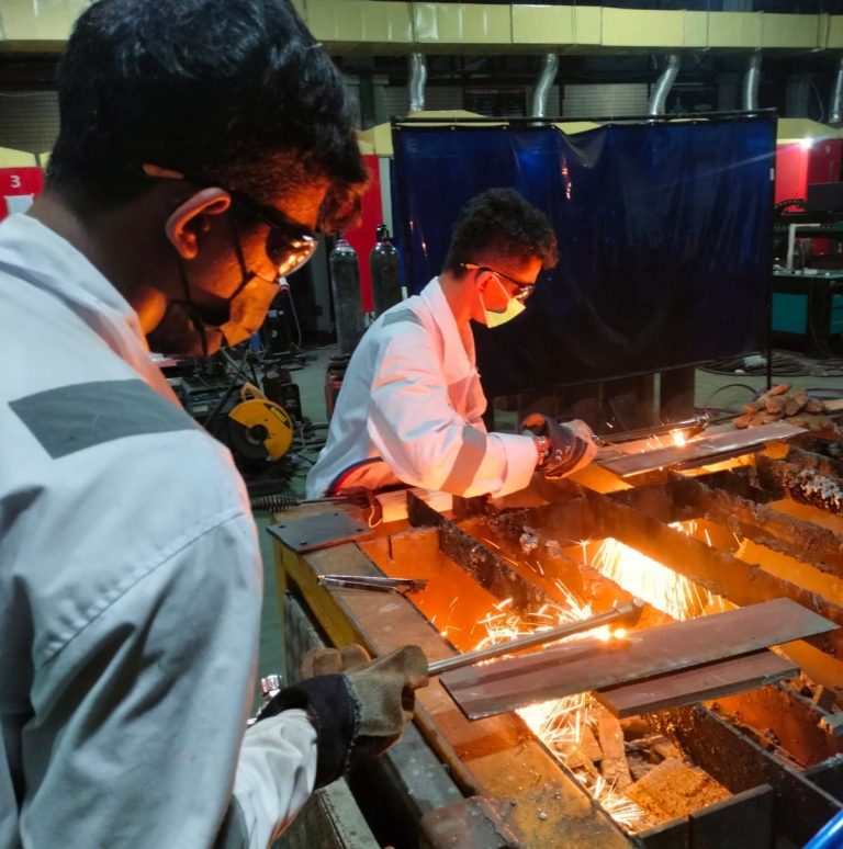 Kebutuhan Welder di Batam Tinggi