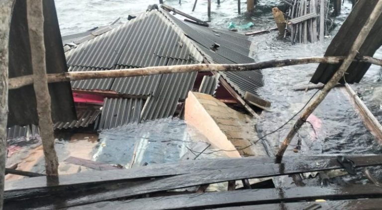 Rumah Warga di Desa Mantang Baru Bintan Ambruk saat Ditinggal Liburan Tahun Baru