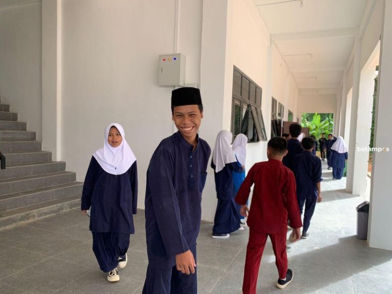 SMPN 17 Tanjungpinang Mulai Beroperasi, Siswa Senang Tempati Sekolah Baru