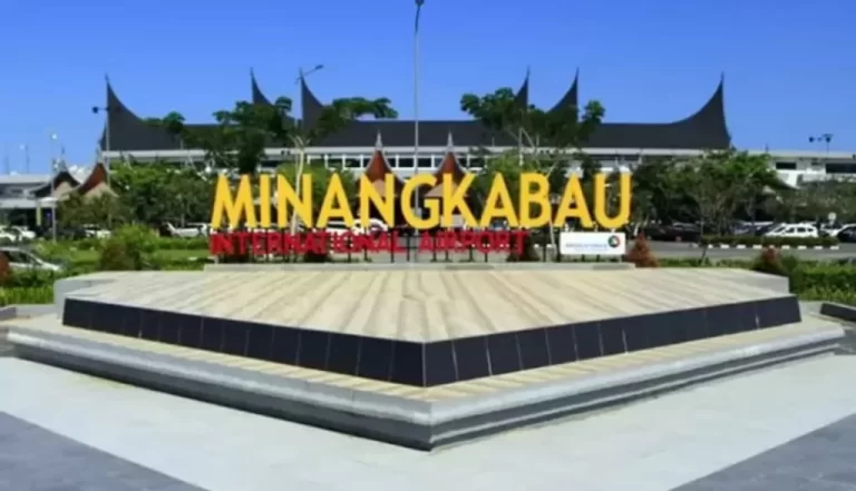 Terdampak Abu Gunung Marapi, Bandara Minangkabau Ditutup Sementara