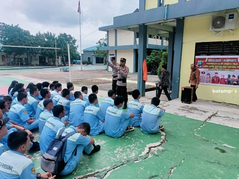 Datangi Sekolah, Polisi Sampaikan Prosedur dan Kriteria Perekrutan Anggota Polri