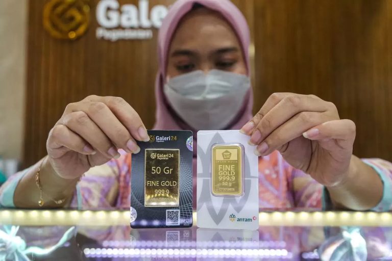 Harga Emas Antam Turun Rp 7.000