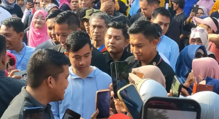 Didampingi Anggota TKN dan Paspampres, Gibran Hadir di Kantor Bawaslu