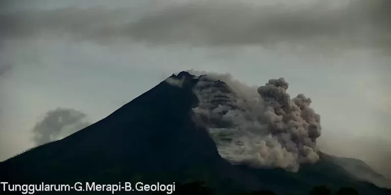 Gunung Merapi Erupsi Tiga Kali, Luncurkan Awan Panas Hingga 1,5 Kilometer