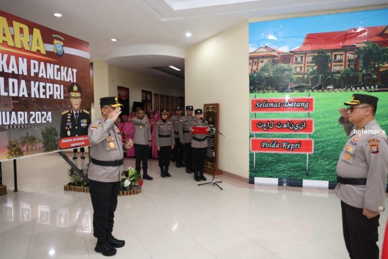 221 Personel Polda Kepri Naik Pangkat, Kapolda Beri Pesan Jaga Keamanan Pemilu 2024