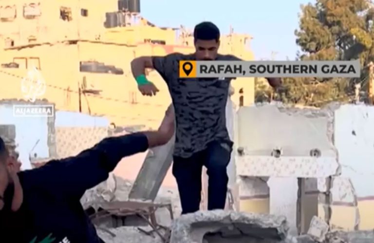 Di Palestina, Bangunan Hancur Akibat Bom Jadi Arena Parkour