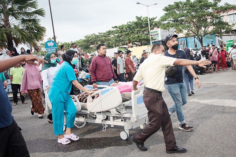 Ledakan di Ruang Tunggu Poliklinik Semen Padang Hospital