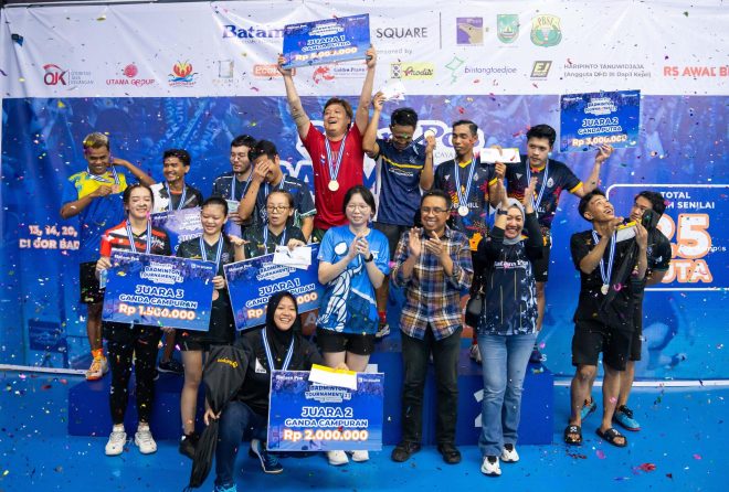 Atlet PB Iris dan PB Thoriq Sport Menjuarai Batam Pos Badminton Tournament II
