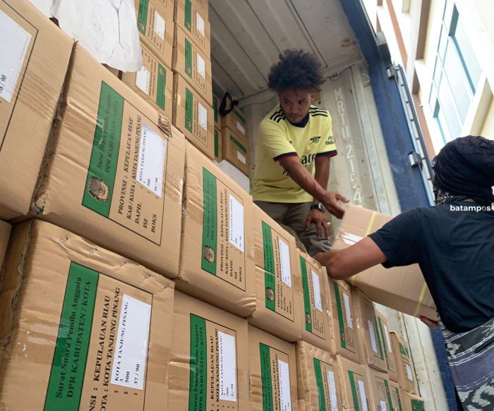 Distribusi Logistik Pemilu di Tanjungpinang H-2