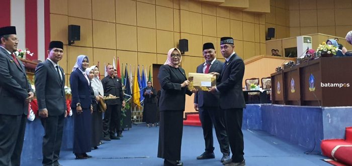 Azman Resmi Dilantik Jadi PAW Anggota DPRD Kabupaten Bintan Menggantikan M Najib