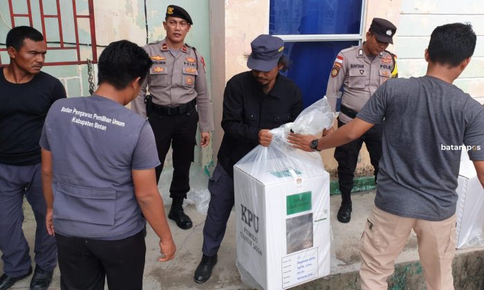 100 Polisi Diterjunkan Jaga Kotak Suara Hasil Pemilu 2024 di Tingkat PPK di Bintan