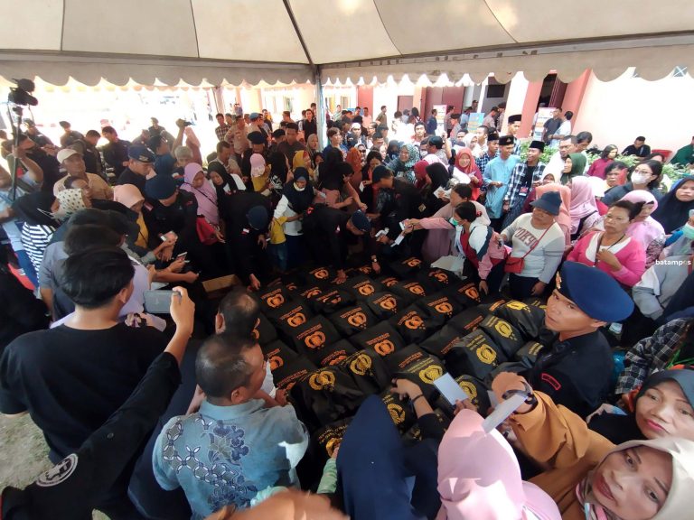 Ribuan Warga Tumpah Ruah Ikuti Bakti Kesehatan dan Bakti Sosial Polri