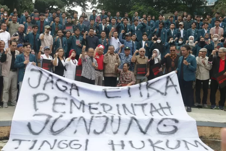 Suarakan Cacatnya Demokrasi di Indonesia, Para Profesor dari Undip, Unnes, Hingga UKSW Salatiga Turun Gunung