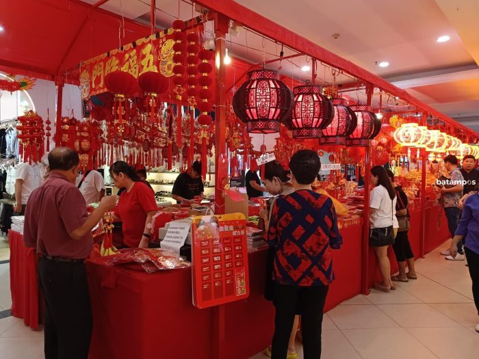 Kemeriahan Imlek Mulai Terasa, Pernak-Pernik Imlek Mulai Ramai dan Diburu Pembeli