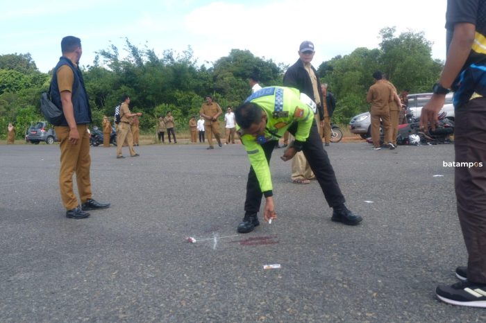 Mobil Pelat Merah-Motor Tabrakan di Dompak