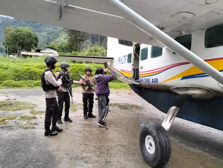 Pesawat Caravan Asia One Ditembak OTK saat Hendak Mendarat di Distrik Beoga