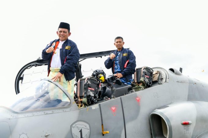 Gubkepri Ansar Ahmad Dikukuhkan sebagai Warga Kehormatan Lanud RHF