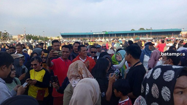 Rayakan HUT PGRI di Batam, Ansar Ajak Generasi Z Pilih Pemimpin Berkelanjutan