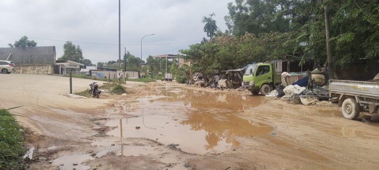 Colek Dinas Bina Marga Batam, Jalan Tiban Princess ke Ciptaland Berlumpur dan Selalu Tergenang Air