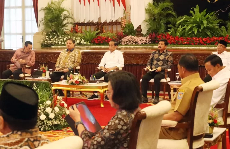 Pembahasan Makan Siang Gratis dalam Sidang Kabinet Jokowi-Ma’ruf Amin Disentil TPN dan Timnas Amin