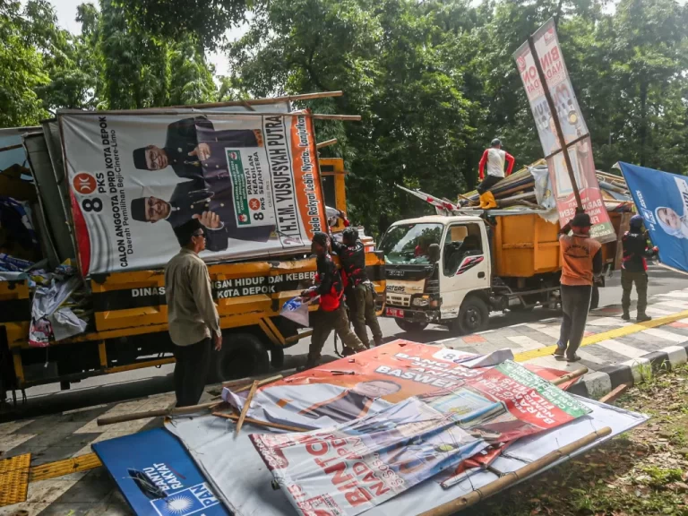 Bawaslu Mulai Tertibkan Alat Peraga Kampanye di Masa Tenang