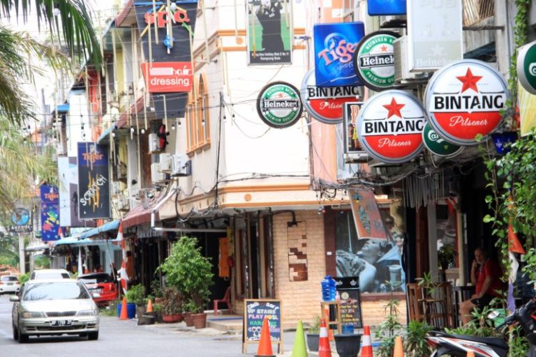 Februari, Kenaikan Pajak Hiburan Berlaku