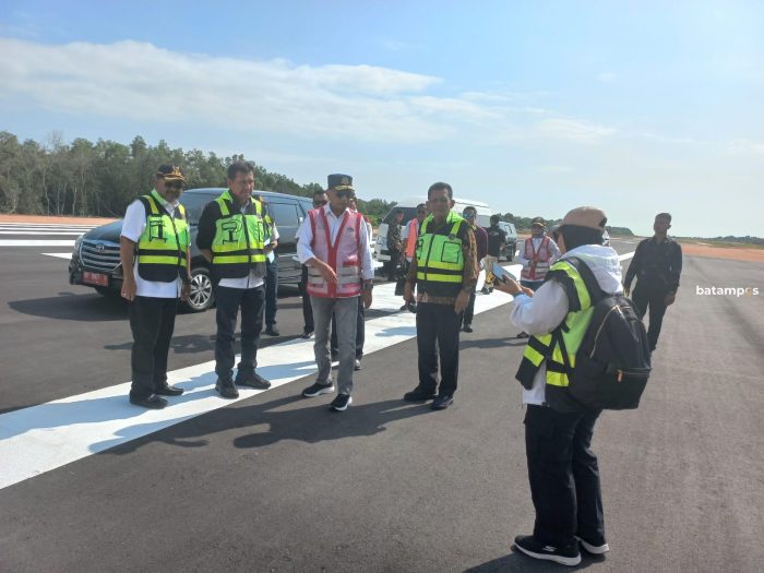 Demi Kemajuan Industri dan Pariwisata, Landasan Runway Bandara RHA akan Dirampungkan