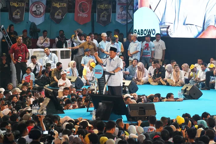 Tiba di Makassar, Puluhan Ribu Warga Serukan ‘All in Prabowo!’
