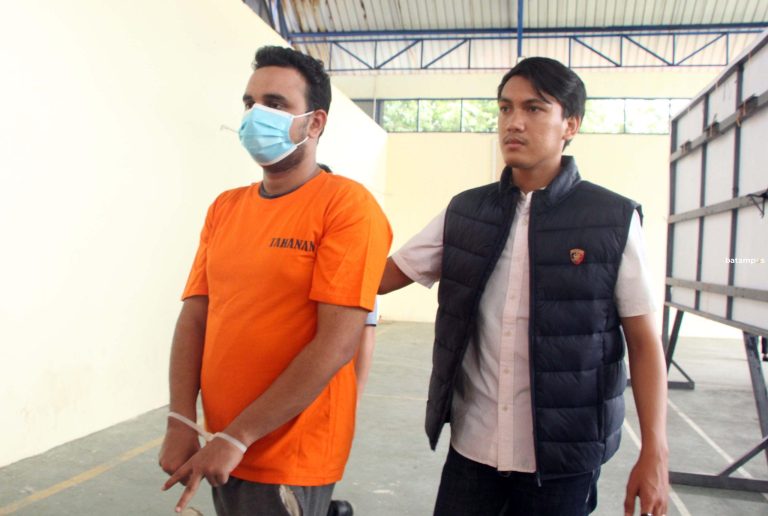 Cinta Diputus, Video Asusila pun Menyebar