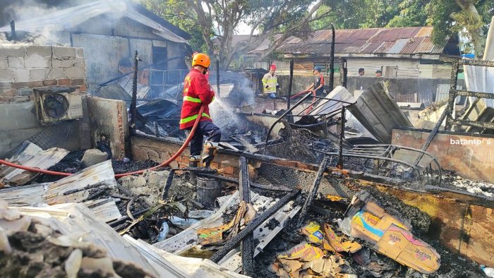 Saat Imlek, Satu Unit Rumah Dilalap Sijago Merah