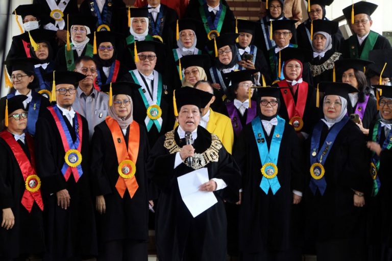 Demokrasi Diamputasi, Akademisi Bereaksi