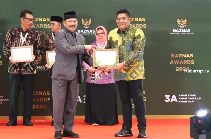 Gerakan Cinta Zakat Antarkan Bupati Roby Raih Penghargaan Baznas Awards 2024