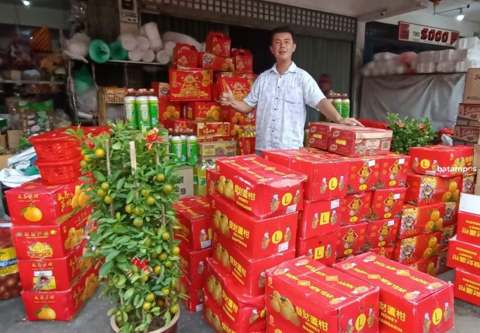 Sepekan Imlek, Warga Berburu Kue hingga Tanaman Limau