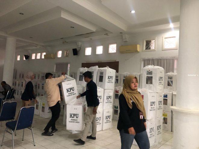 Seratus Persen Kotak Suara Masuk Gudang Logistik Pemilu sudah Masuk Gudang PPK Kundur