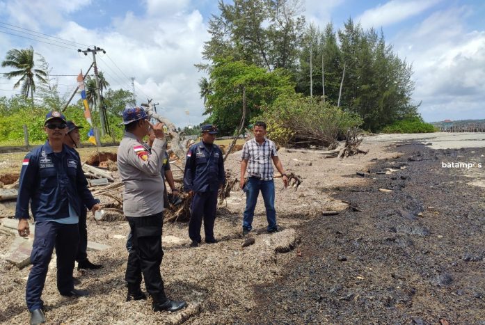 Limbah Minyak Hitam Kembali Cemari Pantai Malang Rapat, Bintan, Rugikan Nelayan dan Tak Nyaman bagi Wisatawan