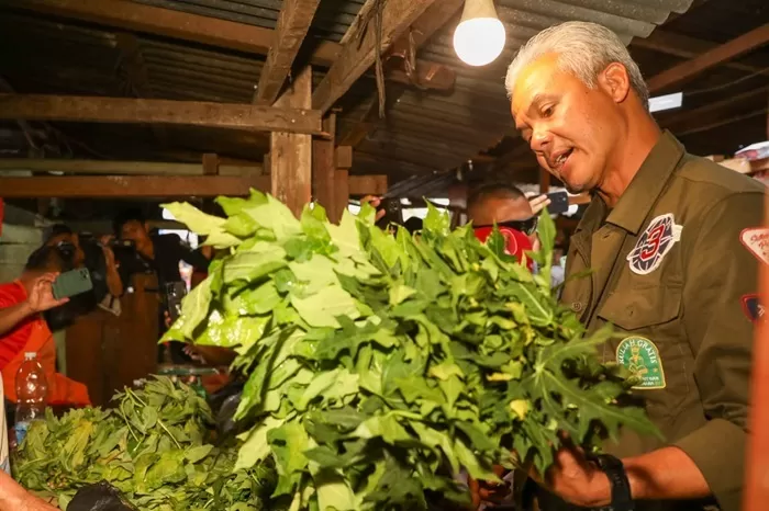 Ke Pasar Palimo Palembang, Capres Nomor Urut 3 Komitmen Hadirkan Harga Pangan Murah