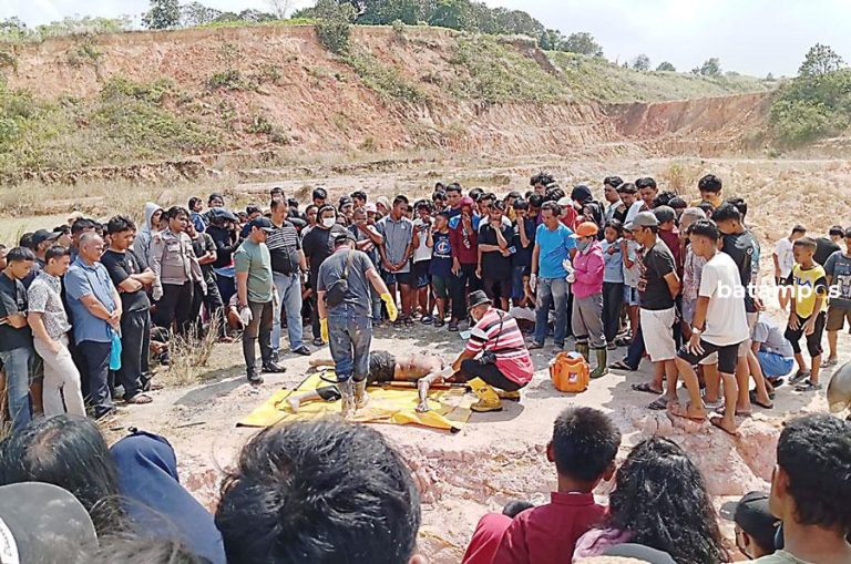 Mulai Membusuk, Polisi Kesulitan Lacak Identitas Jasad Yang Mengambang di Sagulung