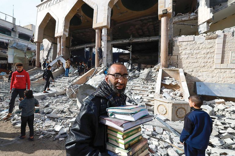 Israel Bom Rumah dan Masjid di Rafah